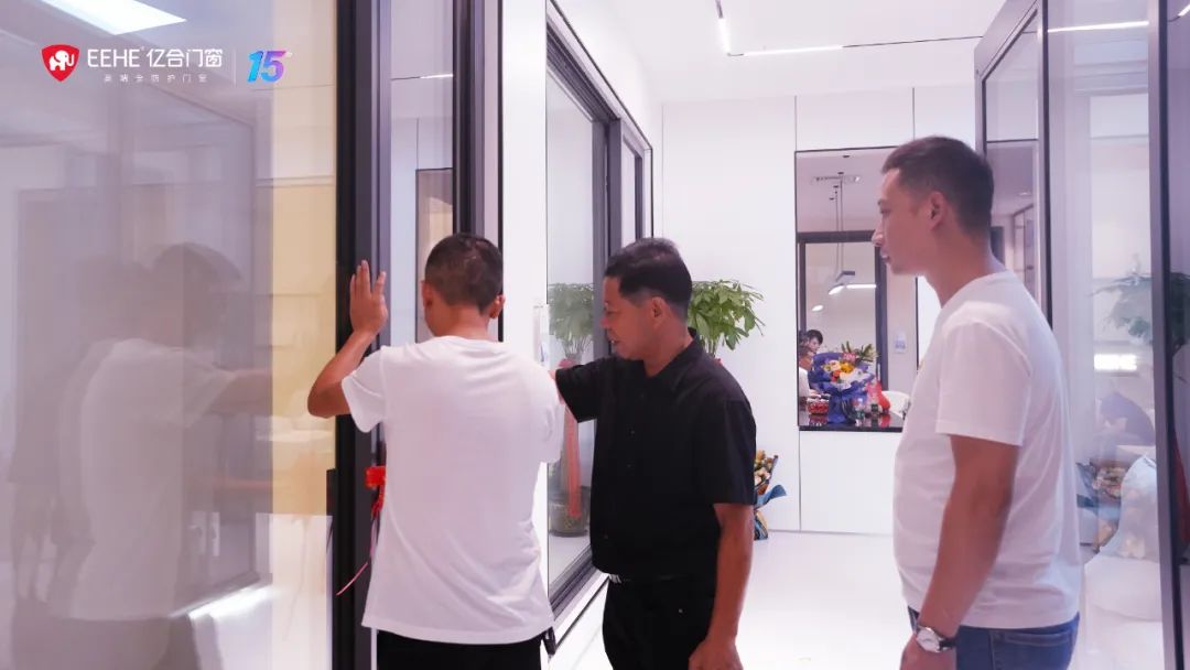 億合門窗五年戰(zhàn)略啟幕:溫州瑞安紅星宏業(yè)駿開 億合門窗五年戰(zhàn)略啟幕:溫州瑞安紅星宏業(yè)駿開