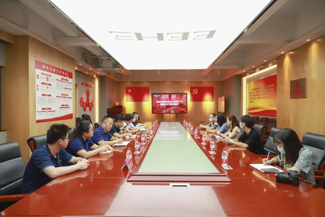 熱烈歡迎獅山鎮(zhèn)總工會(huì)領(lǐng)導(dǎo)一行蒞臨億合門窗參觀指導(dǎo) 熱烈歡迎獅山鎮(zhèn)總工會(huì)領(lǐng)導(dǎo)一行蒞臨億合門窗參觀指導(dǎo)